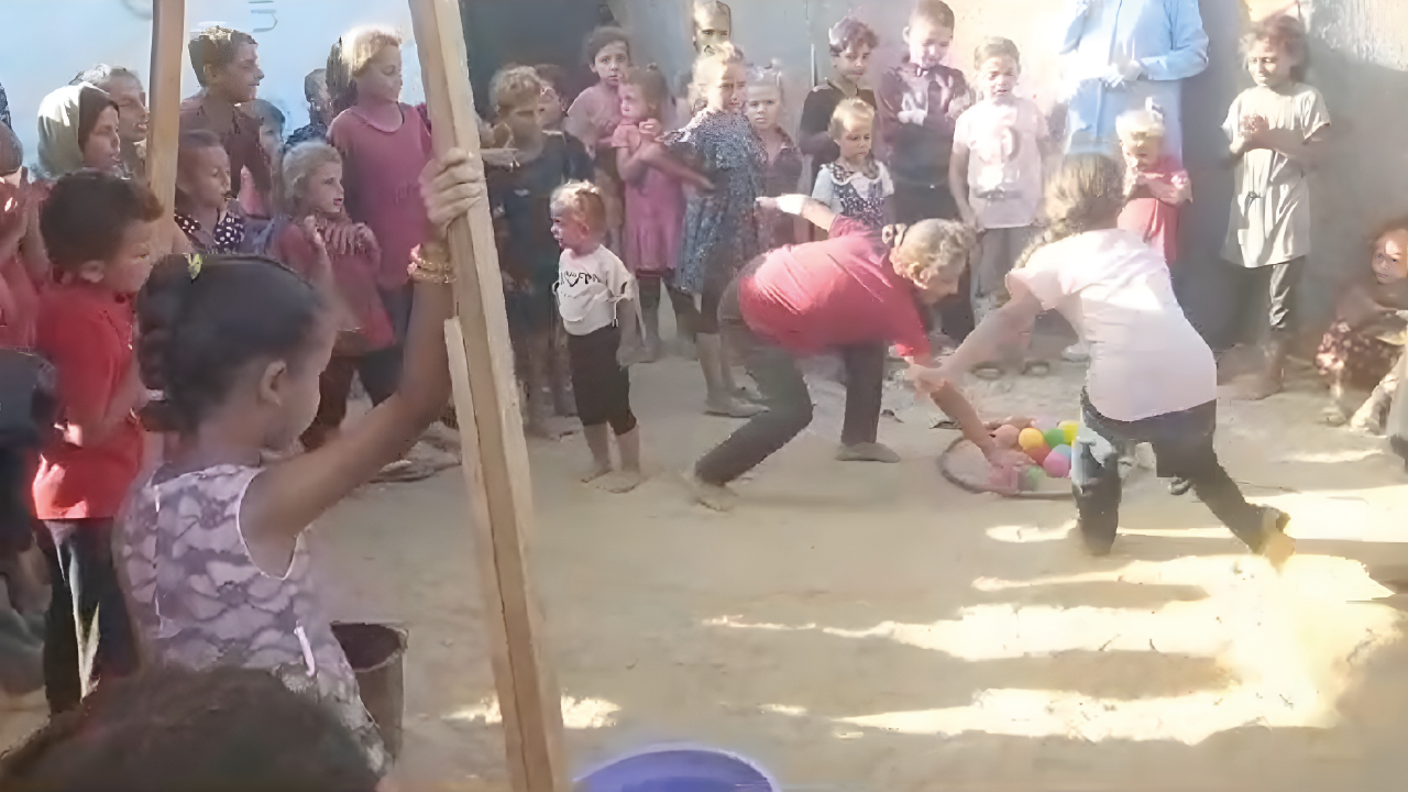 Glückliche Kinder bei einem weiteren Bildungs- und Freizeitfest in Gaza-City.